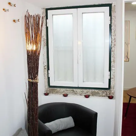 * 5 Star In Historic District * Walk 2 Alfama! * Lizbona