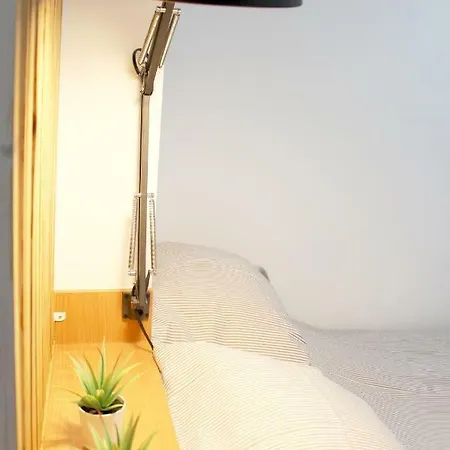 * 5 Star In Historic District * Walk 2 Alfama! * Lizbona